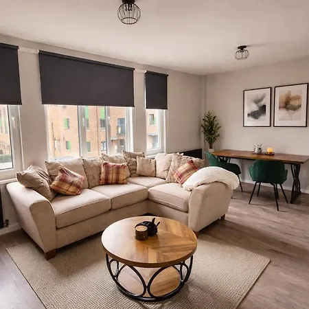 3 Bedroom Close To Arena & Free Parking *