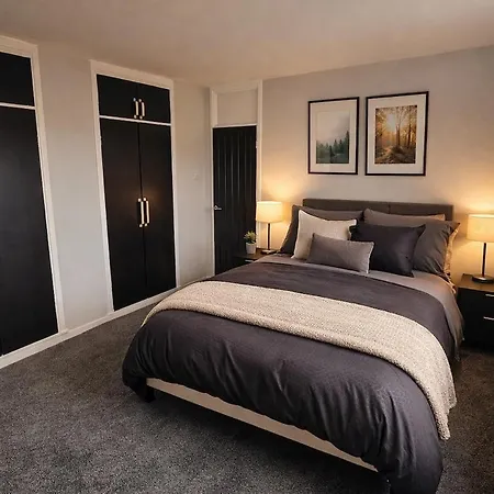 3 Bedroom Close To Arena & Free Parking * Leeds (West Yorkshire)
