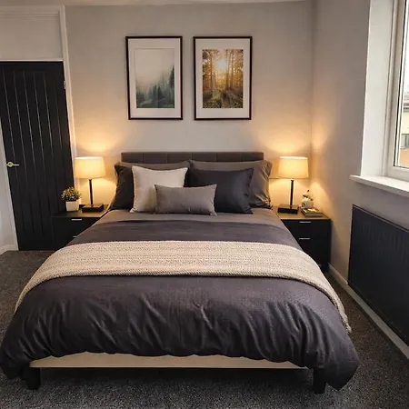 3 Bedroom Close To Arena & Free Parking Leeds (West Yorkshire)