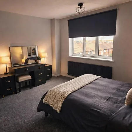 3 Bedroom Close To Arena & Free Parking Leeds (West Yorkshire)