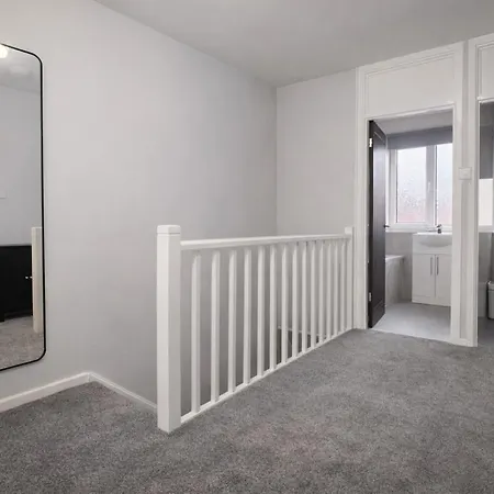 3 Bedroom Close To Arena & Free Parking