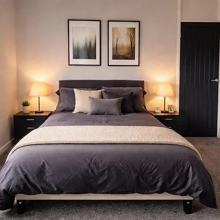 3 Bedroom Close To Arena & Free Parking Leeds (West Yorkshire)